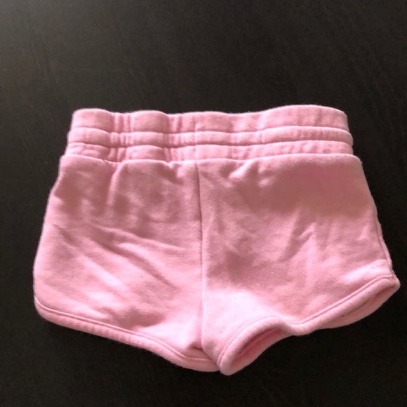 Pink floral detailed shorts - Picture 3 of 4